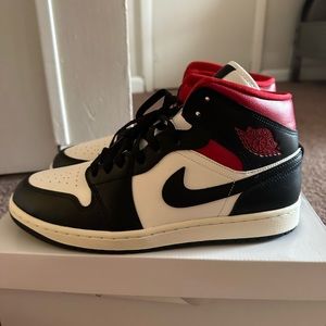 Nike air Jordan 1 mids woman size 12 men’s size 10.5